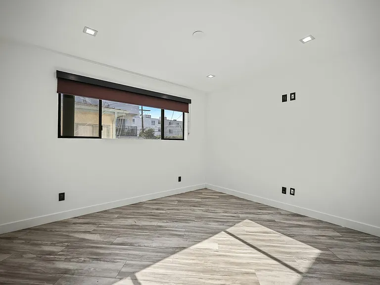 955 N Oxford Ave #5 — Photo 10