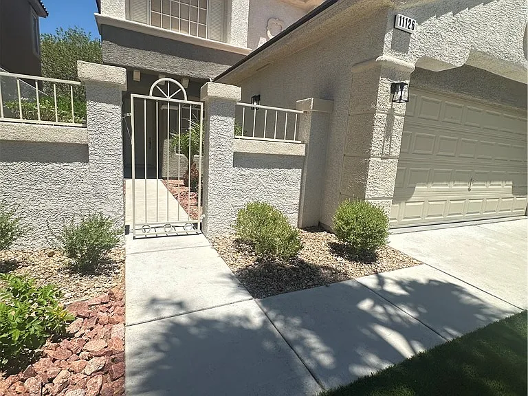 11126 Evvie Ln — Photo 3