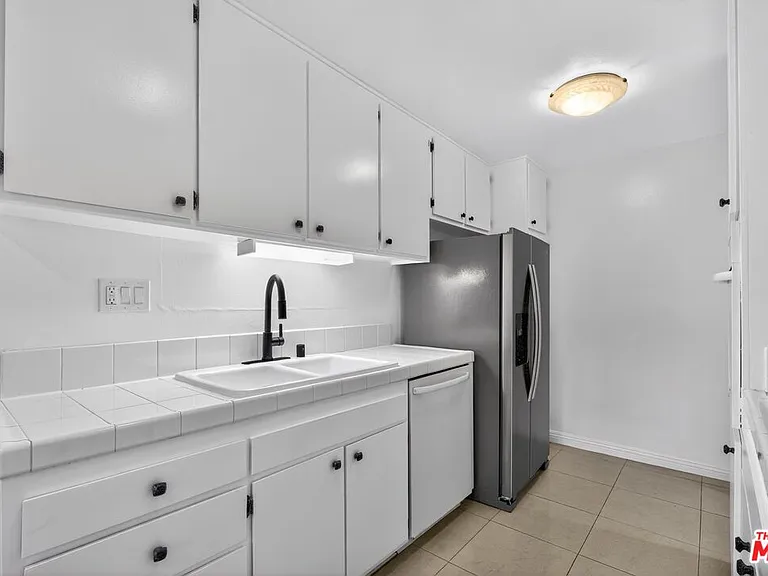 5900 Canterbury Dr #B217 — Photo 6
