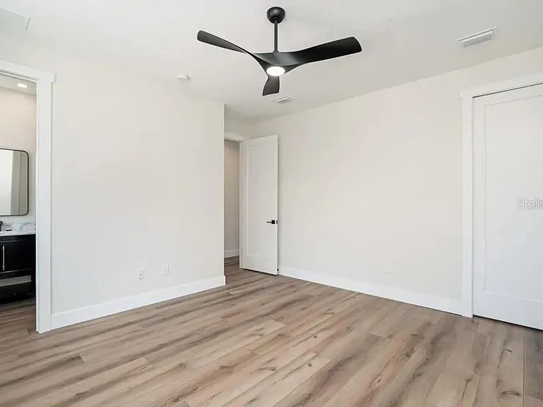 2475 Bay St — Photo 42