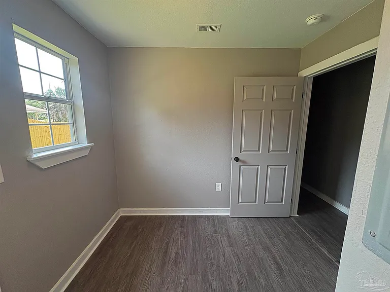 1212 N East St — Photo 31