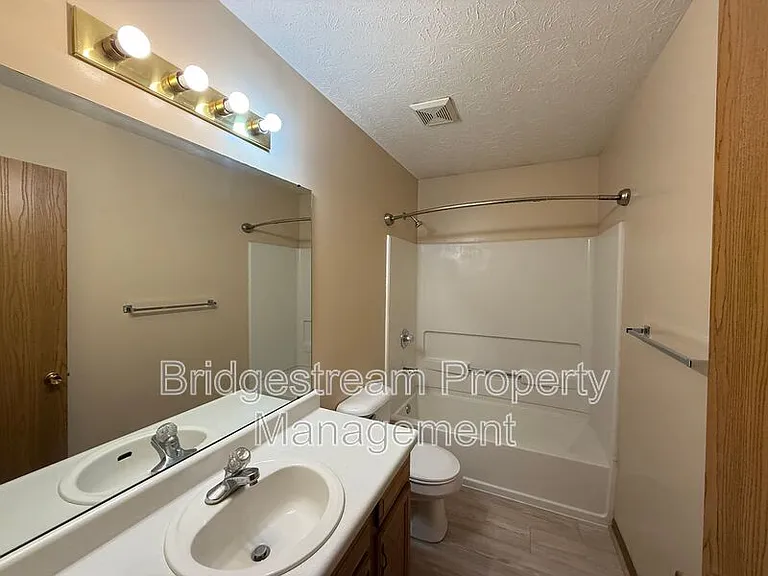 381 Sherman Dr — Photo 9