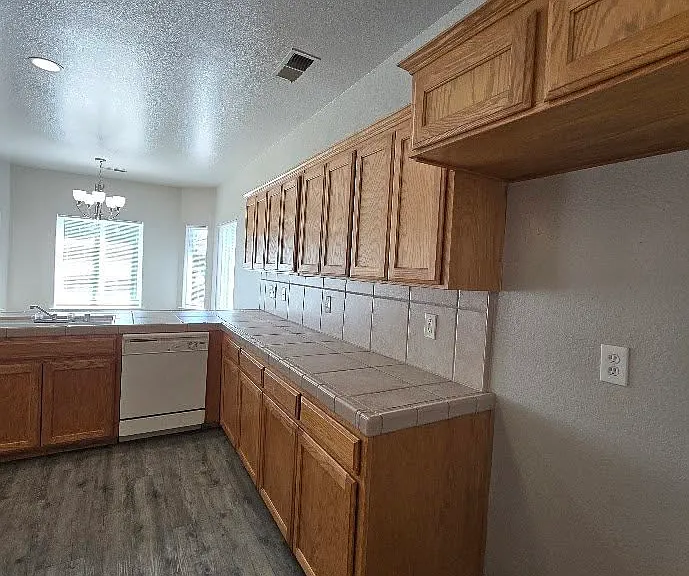 4726 N Erie Ave — Photo 10