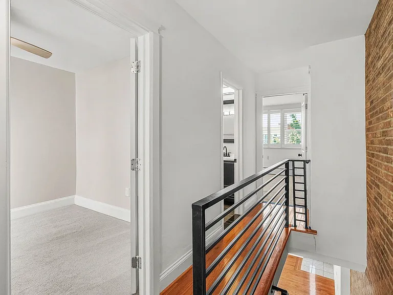 2911 S 15th St — Photo 15