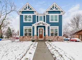 1371 Westwood Ct, Northbrook, IL