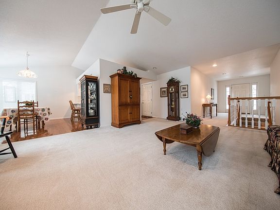 5th image of 3029 Pheasant Dr APT B