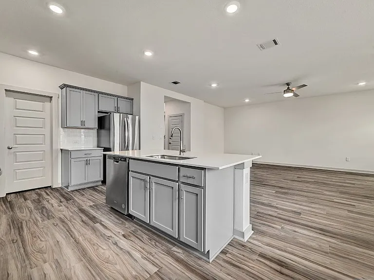 7902 Linda Michelle Ln — Photo 6