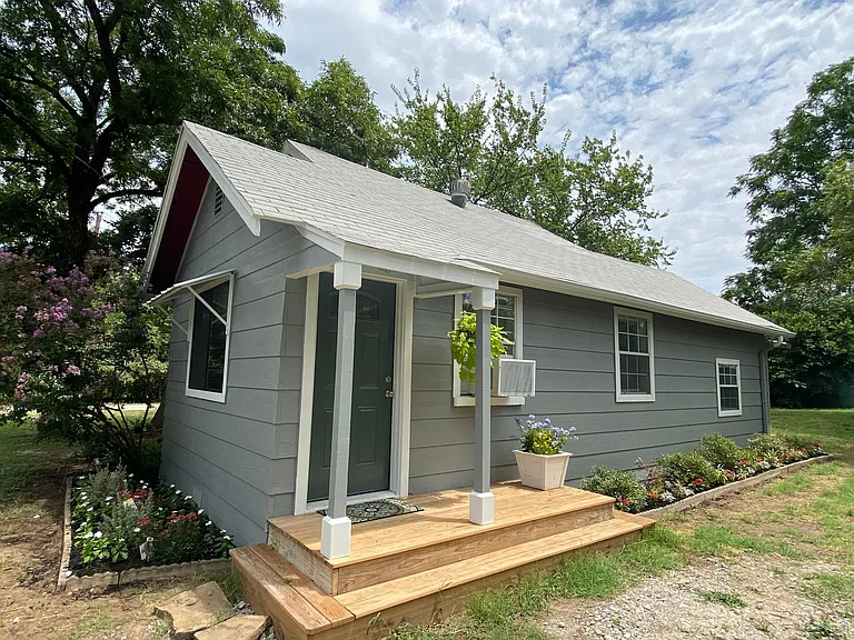 217 Burton Hill Rd — Photo 3