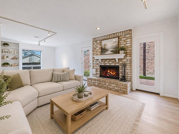 2nd image of 14131 Hillvale Dr