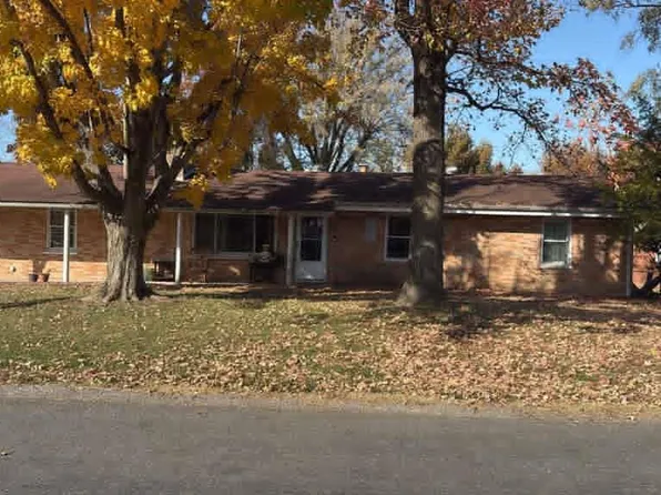 5006 Staten Dr, Godfrey, IL 62035