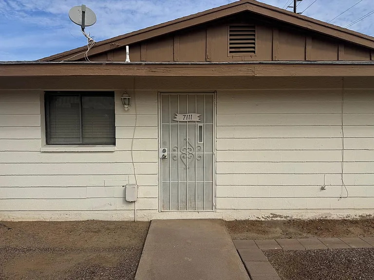 7111 W Meadowbrook Ave — Photo 1