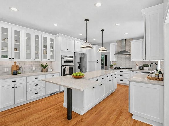5th image of 109 Fieldstone Ct