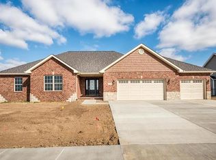 306 Deborah Ct, New Baden, IL 62265