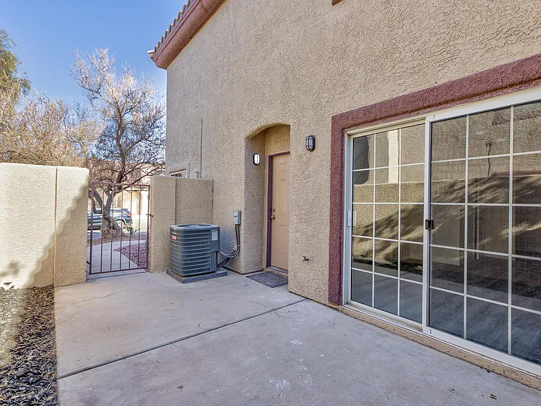 2607 Glen Green Ave — Photo 6