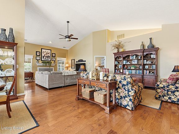 5th image of 14019 Waters Edge Dr