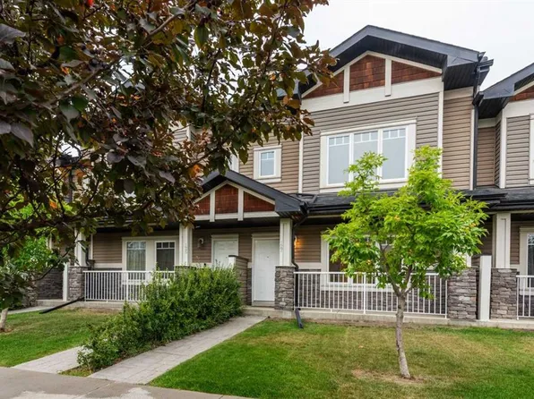 127 Prestwick Vlg SE, Calgary, AB T2Z 0N5