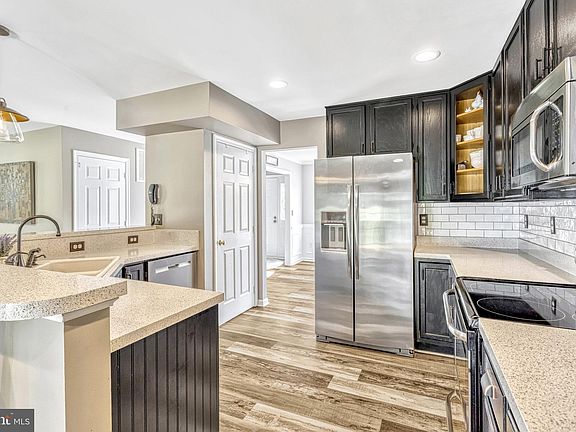 3rd image of 6118 W Melody Ct