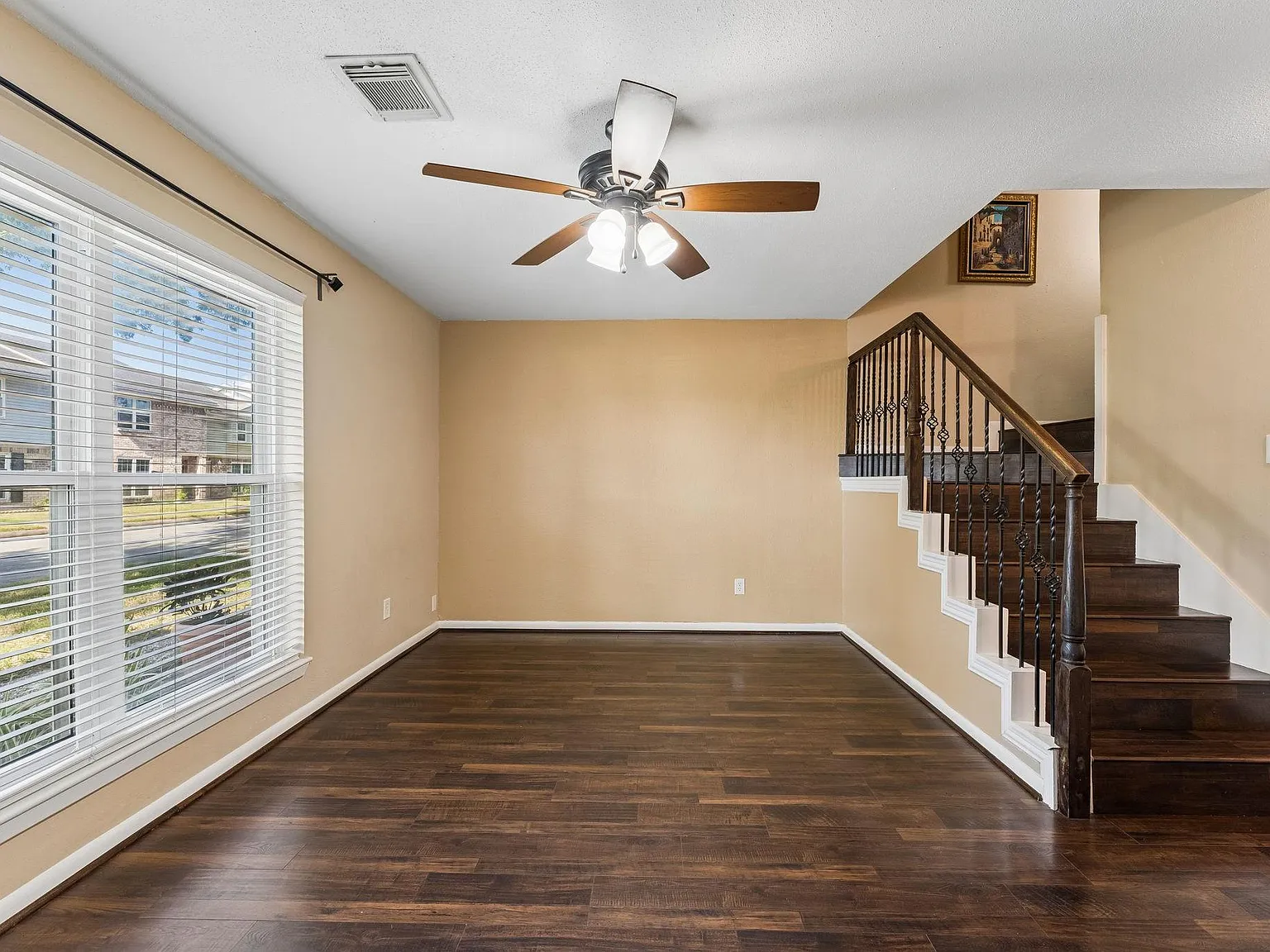 3 bed, 2.5 bath, 1365 sqft, $1,950 — Photo 4