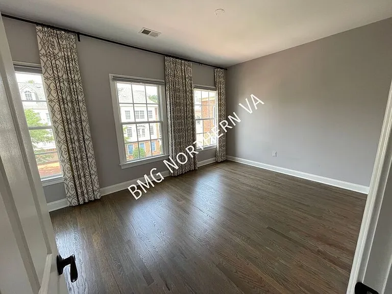 10679 Yorktown Ct — Photo 23