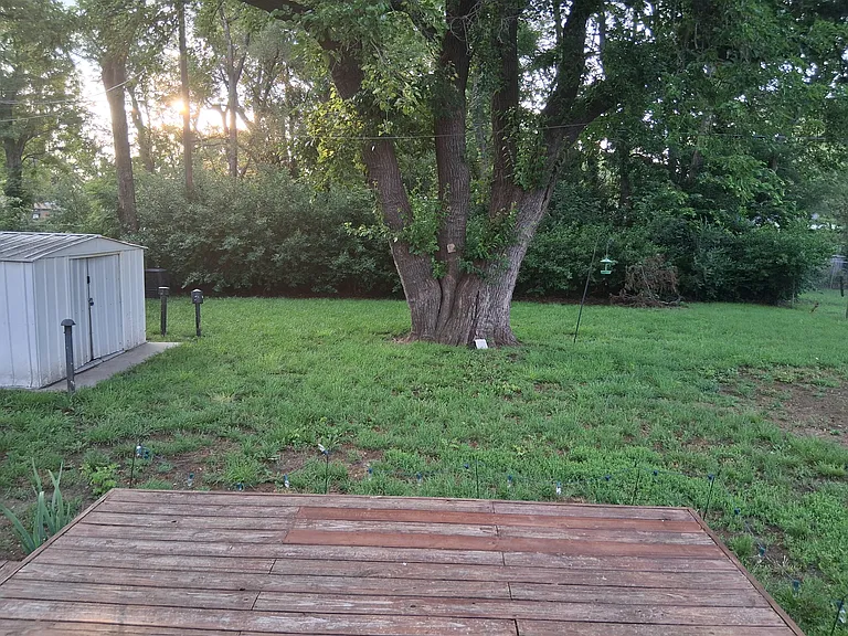 S Volutsia Ave — Photo 9