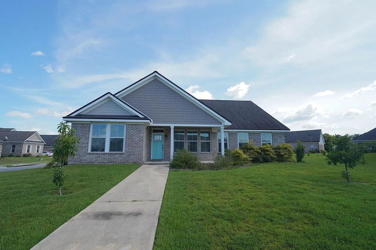 3 bed, 2079 sqft, $2,350 — Photo 4