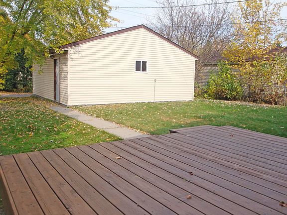 2nd image of 2009 Hyacinth Ave E