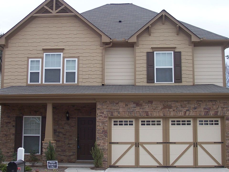 Approximately 2500 sq ft
