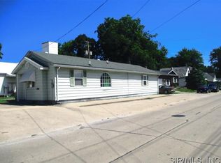 303 E Prairie St, Jerseyville, IL 62052