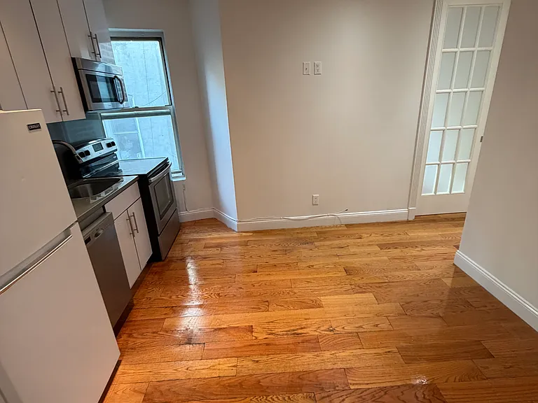 3155 Broadway #19 — Photo 8