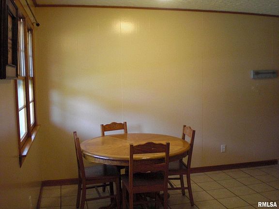 5th image of 305 Lakeshore Dr