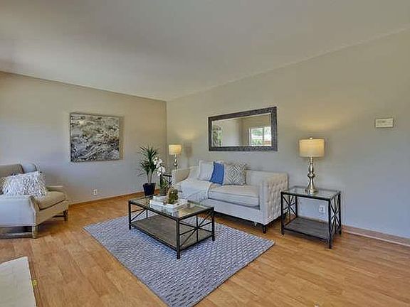 3rd image of 4043 Payne Ave