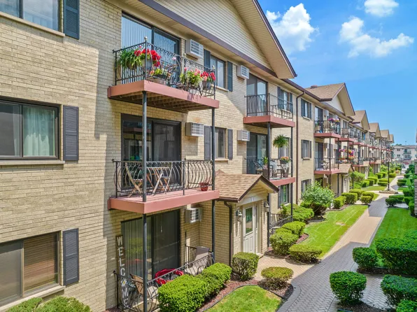 5159 N East River Rd Unit 102, Chicago, IL 60656
