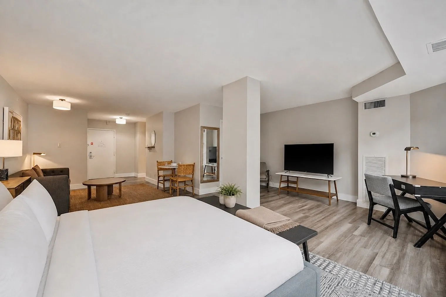 Studio, 1.0 bath, 452 sqft, $3,829 — Photo 4