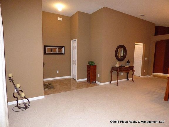 3rd image of 542 S Aberdeenshire Dr