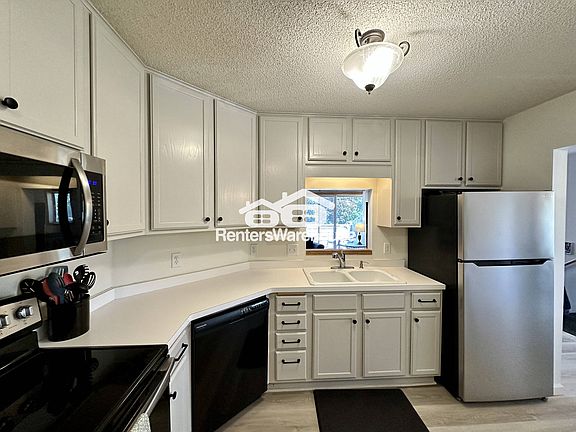 4th image of 14288 Estates Ave