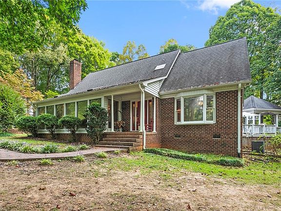 5th image of 223 Wendy Oak Rd