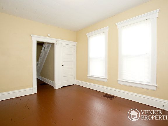 5th image of 242 E Patterson Ave