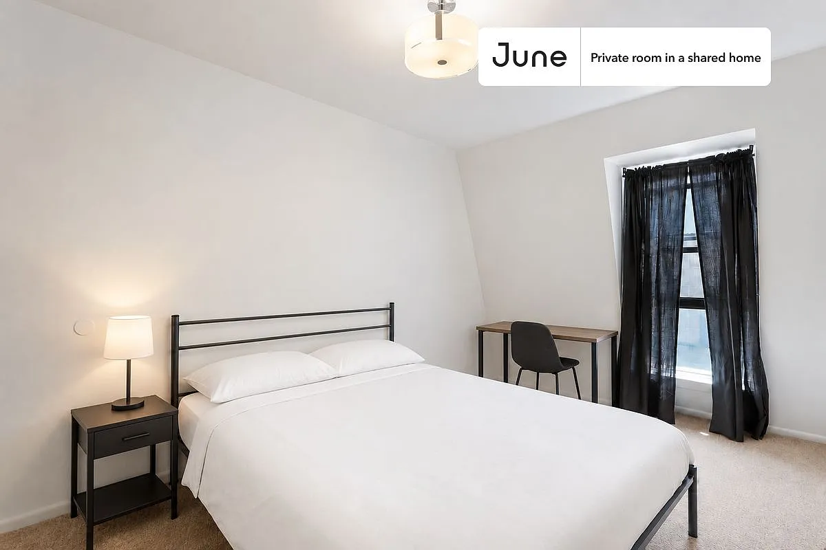 1107 1/2 M St NW — Photo 1