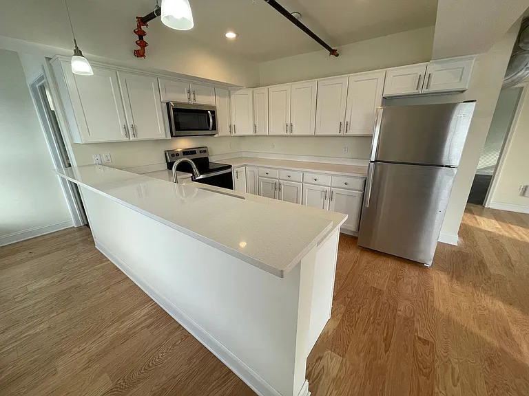 883 Broadway — Photo 16