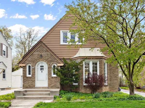 4782 North Sheffield AVENUE, Whitefish Bay, WI 53211