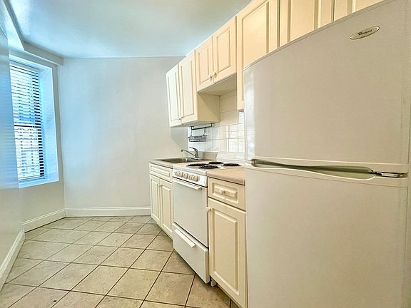 3rd image of 647 W 169th St #1B