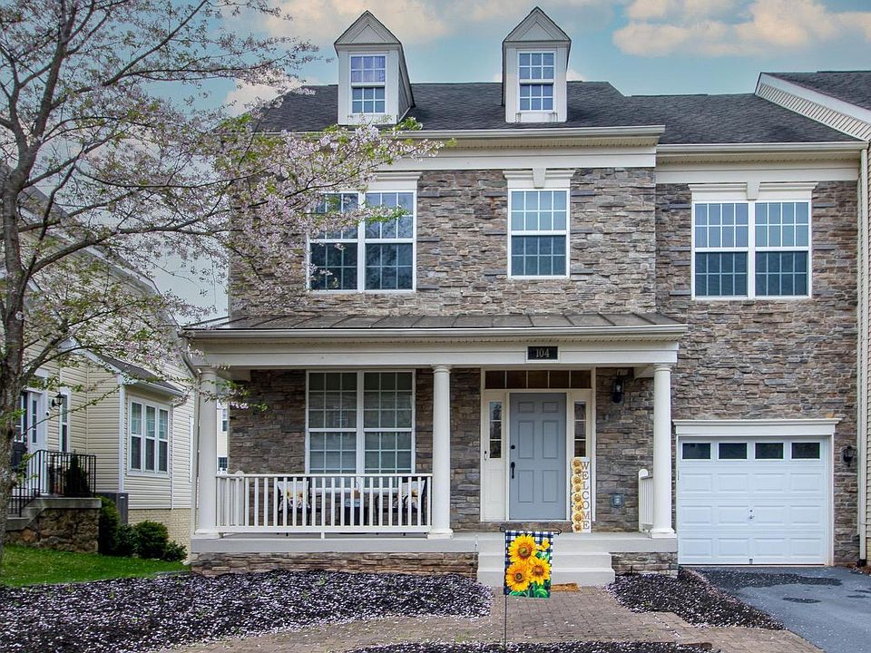 1st image of 104 Strathmore Way E