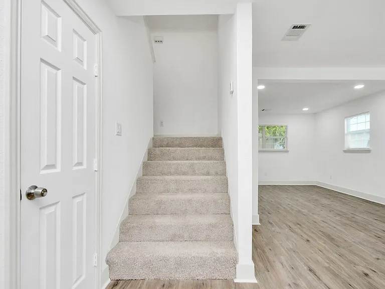 1501 Maiden Ln — Photo 23