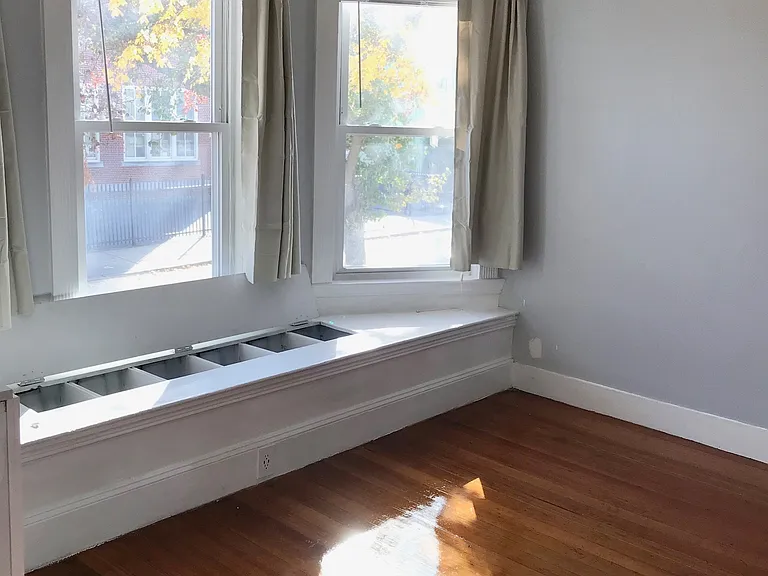 bedroom 1-1