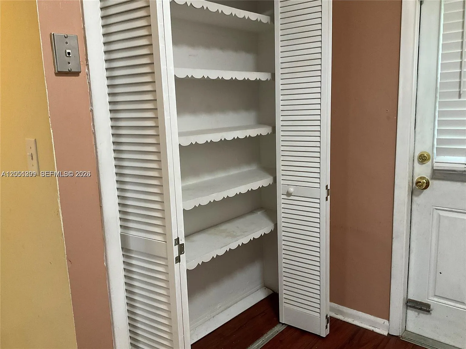 2 bed, 1.0 bath, 1830 sqft, $2,500 — Photo 4