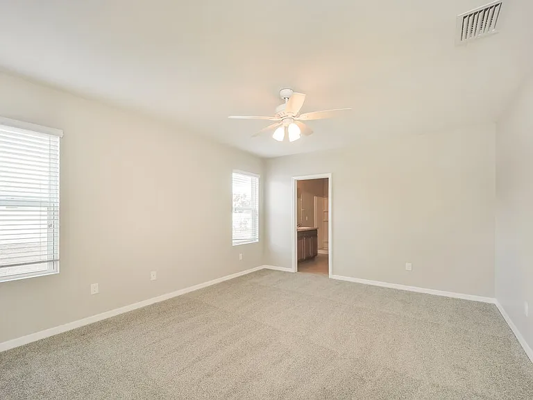 714 SW 6th St — Photo 9