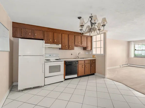 99 Pleasant St APT A-4, Watertown, MA 02472