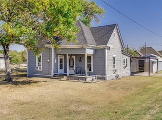 706 S Walnut St, Venus, TX 76084
