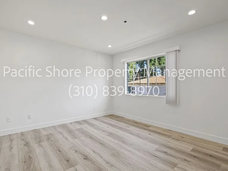 Montrose Apartments — Photo 11