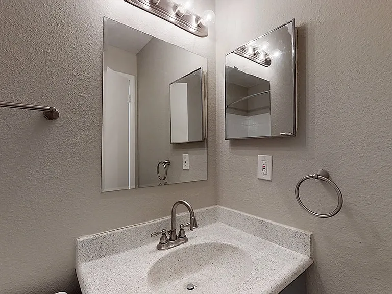Tnle Haus — Photo 10